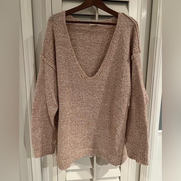 Oversized slouchy blush and ivory v neck sweater - Picture 1 of 2